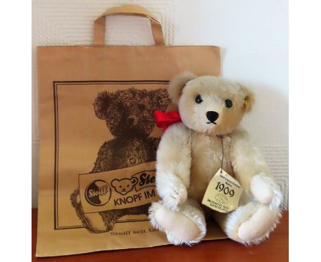 Steiff jointed growling 1909 replica teddy bear

reasonable used condition 
