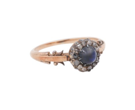 Historischer Ring mit Diamant- und blauem Farbsteinbesatz, 14 kl. Diamantrosen und 1 blauer Farbsteincabochon, GG 580, RW: 50