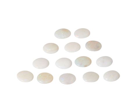 14 ovale Opal-Cabochons von zus. ca. 41,1 ct, je ca. 14 x 10 mm, teils lebhaftes Farbspiel, neuwertig/ein Stein rissig. WBW: 