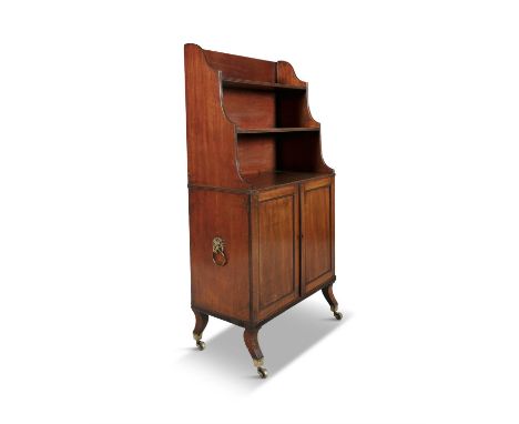 A GEORGE IV MAHOGANY COMPACT BOOKCASE, stamped Gillows, the three-tiered shelf top above a cupboard with twin felted doors on