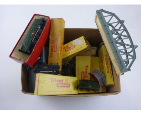Quantity of Triang TT model railway including two engine (Merchant Navy Class and BR 47607 in black livery), 5 items of rolli