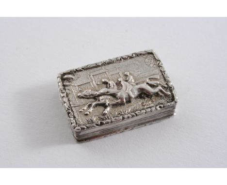 AN EARLY VICTORIAN OBLONG VINAIGRETTE with reeded sides, raised borders & an engine-turned base, the cover with a horse-racin