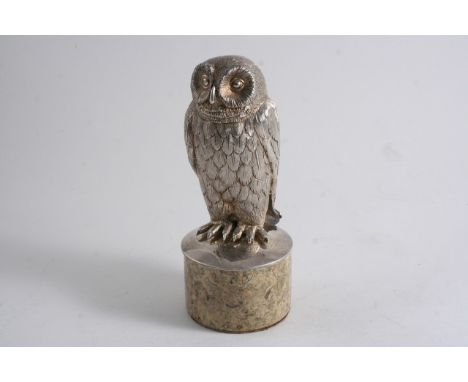 A CONTEMPORARY CAST MODEL OF AN OWL with textured plumage, a domed circular base and an integral hardstone plinth, by Richard