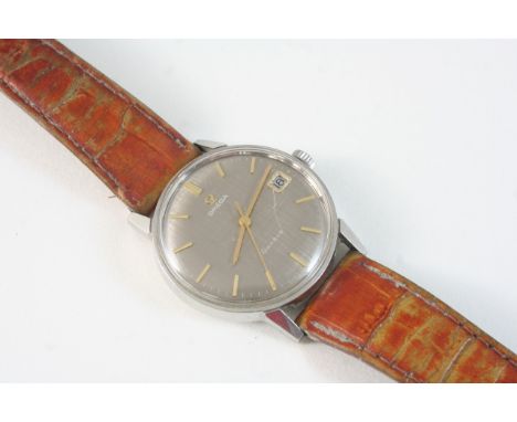 A GENTLEMAN'S STAINLESS STEEL SEAMASTER WRISTWATCH BY OMEGA the signed linen effect dial with baton numerals, sweep seconds h