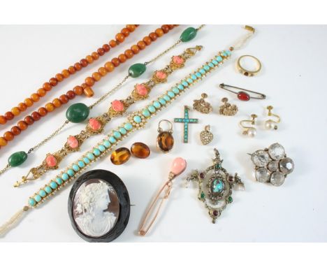 A QUANTITY OF JEWELLERY including a ruby and diamond three stone ring, a padlock clasp set with a topaz, a gem set and gilt p