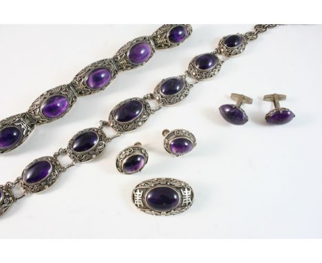 A SUITE OF AMETHYST AND SILVER JEWELLERY set with oval-shaped amethysts in filigree silver mounts, comprising a necklace, a b