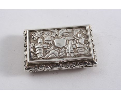 A LATE 19TH CENTURY CHINESE CONVERTED SNUFF BOX with chased convex sides & figural decoration on the base & cover in relief, 