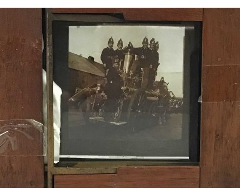 BEARD'S UNIVERSAL SELF-CENTRING 'ECLIPSE' SLIDE CARRIER/SINGLE LANTERN,circa 1886, housing single slide depicting a group of 