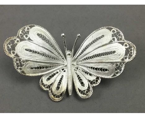 VINTAGE SILVER FILIGREE AND OTHER BROOCHES (7)