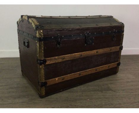 EARLY 20TH CENTURY DOME TOPPED TRUNK,84cm wide