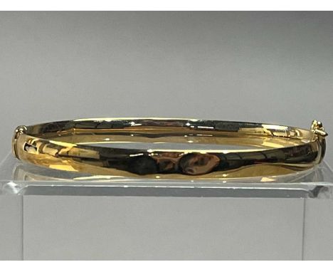 NINE CARAT GOLD BANGLEWeight is 4.88g, bangle is in worn condition, clasp closes but is loose, dents around the bangle.