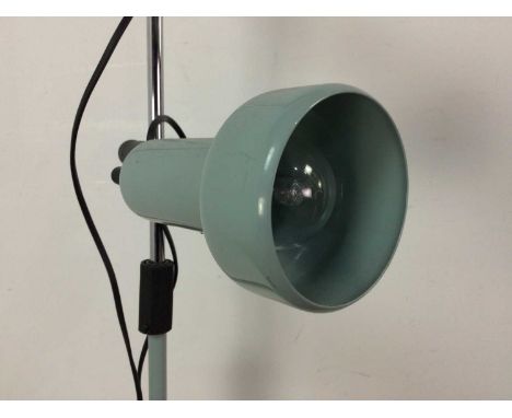 RETRO STYLE FLOOR LAMP,125cm high, along with a desk lamp (2)