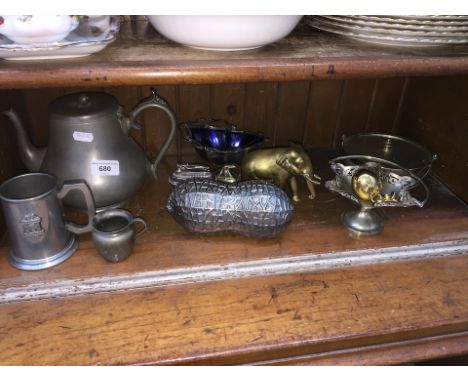 Shelf of various metalware 