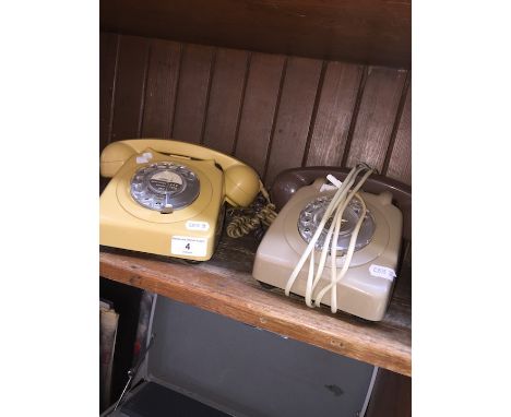 2 vintage telephones 