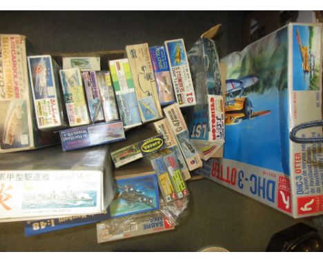 Quantity of mixed scale models including: Trumpeter, Hobby Craft and Lindberg 