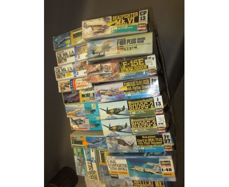Quantity of various Hasegawa scale models 