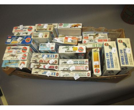 Quantity of various Airfix scale models 
