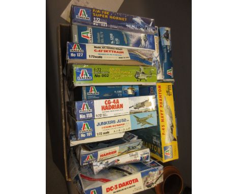 Quantity of various Italeri scale models 