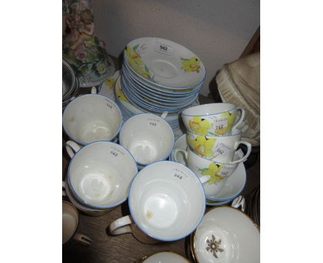 Foley China Daffodil pattern tea service with various saucers, side plates etc 