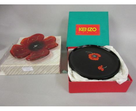 Set of five lacquer plates by Kenzo, Paris, together with a modern Art Glass flower head dish 