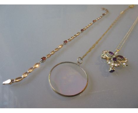 9ct Gold clover leaf pendant set amethyst and seed pearls on a 9ct gold chain, together with a 9ct gold garnet set bracelet a