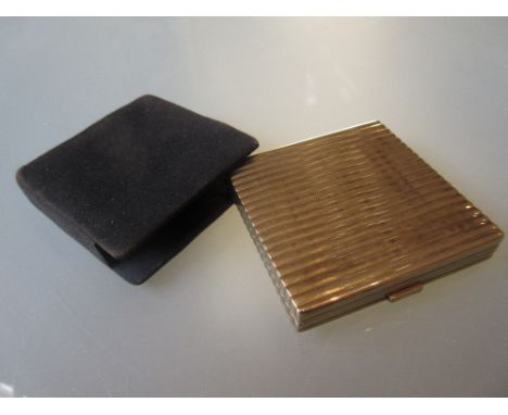 Ladies 9ct gold compact of square ribbed design, 2.25ins square 