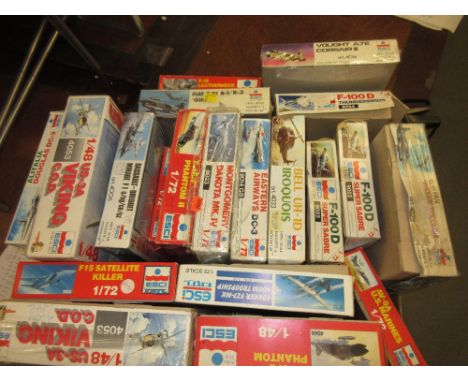 Quantity of various Esci scale models 