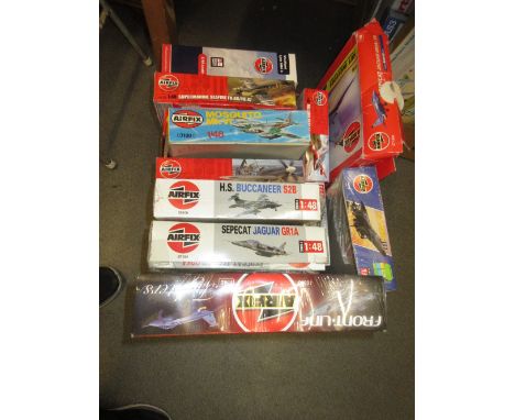 Quantity of various Airfix scale models 