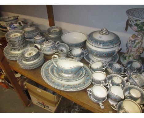 Extensive Wedgwood Florentine pattern dinner service comprising: dinner plates, side plates, soup bowls, cups and saucers, tu