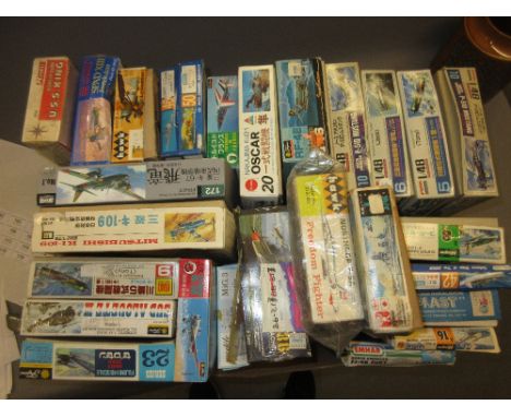 Quantity of mixed scale models including: Mitsubishi, Hawk and Tachikawa 