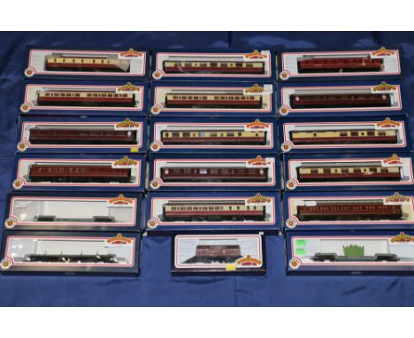 Bachmann Branchline OO gauge model railways rolling stock coaches and wagons including 33-825. 33-851, 33-877, 33-901A, 34-22