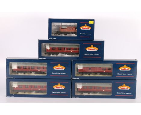 Bachmann Branchline OO gauge model railways coaches including 34-378 Thompson 2nd Corridor maroon, 34-403 Thompson Composite 
