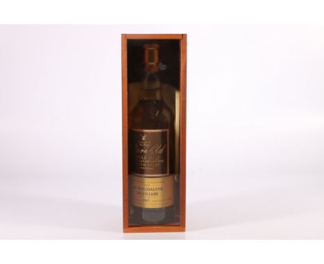 ST MAGDALENE (Linlithgow) 1982 18 or 19 year old single malt Scotch whisky, distilled 1982 and bottled 2001 by Gordon and Mac