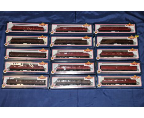 Bachmann Branchline OO gauge model railways rolling stock coaches including 34-476, 34-600, 34-601, 34-602 (2), 34-603, 34-60