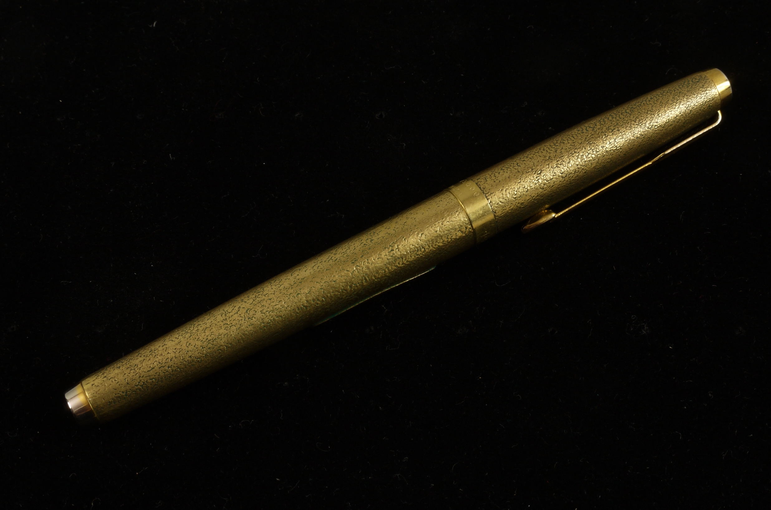 A PARKER RMS QUEEN ELIZABETH FOUNTAIN PEN, no. 1218/5000, textured