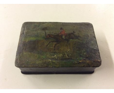 A snuff box, the lid decorated with a hunting scene 