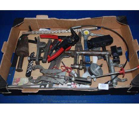 A box of assorted tools including exhaust tube cutter, ball joint separator, impact wrench, tin-snips, Draper service re-set 