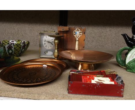 A MIXED LOT TO INCLUDE COPPER TRAYS, A CARRIAGE CLOCK, CANDLESTICK, ETC 