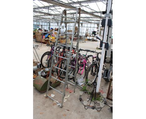 A METAL FOLDING STEP LADDER 