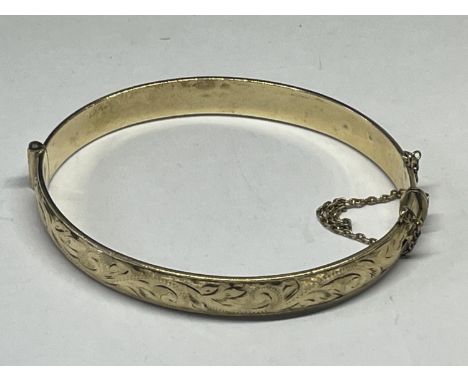 A 9A CARAT GOLD PLATED BANGLE 