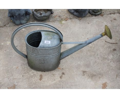 A VINTAGE GALVANISED WATERING CAN 