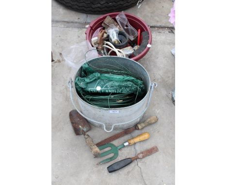 AN ASSORTMENT OF ITEMS TO INCLUDE A GALVANISED BUCKET, AND TOOLS ETC 