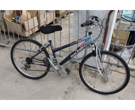 A RALEIGH MANTIS LADIES BIKE WITH 18 SPEED GEAR SYSTEM 