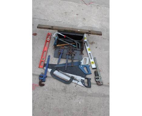 AN ASSORTMENT OF TOOLS TO INCLUDE STILSENS, A G CLAMP AND HACK SAW ETC 