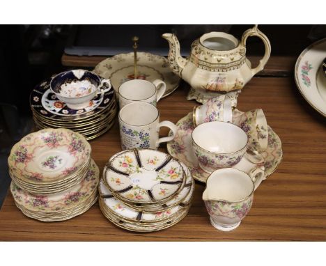 A QUANTITY OF VINTAGE TEAWARE TO INCLUDE QUEEN ANNE, 'SWEET VIOLETS', ETC, CUPS, SAUCERS, SIDE PLATES, CAKE PLATES, CREAM JUG