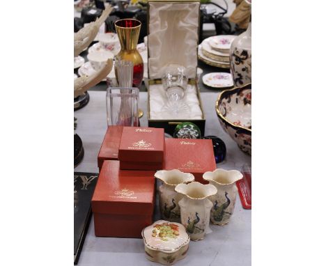 FOUR BOXED ROYAL WORCESTER, SPODE CERAMICS, THREE VASES AND ONE TRINKET BOX, A LARGE BOXED HEAVY CRYSTAL GLASS WITH FLORAL EN