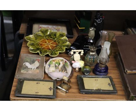 A QUANTITY OF ITEMS TO INCLUDE VINTAGE AVON BOTTLES, A FRAMED PRINT, MINI OIL LAMPS, PHOTO FRAMES, ETC 