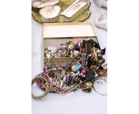 A QUANTITY OF COSTUME JEWELLERY TO INCLUDE NECKLACES, EARRINGS, BANGLES, ETC, IN A DOMED BOX 