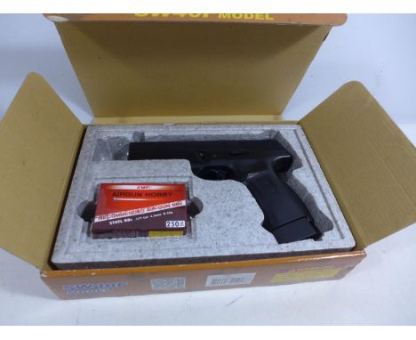 A BOXED AS NEW SW40F MODEL CO2 .177 CALIBRE AIR PISTOL, 11CM BARREL, LENGTH 19.5CM, COMPLETE WITH PELLETS, TOOLS ETC SERIAL N