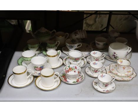 A LARGE QUANTITY OF VINTAGE CUPS, SAUCERS, PLATES, ETC TO INCLUDE ROYAL WORCESTER 'ABLA', CROWN STAFFORDSHIRE 'GOLDEN GLORY',